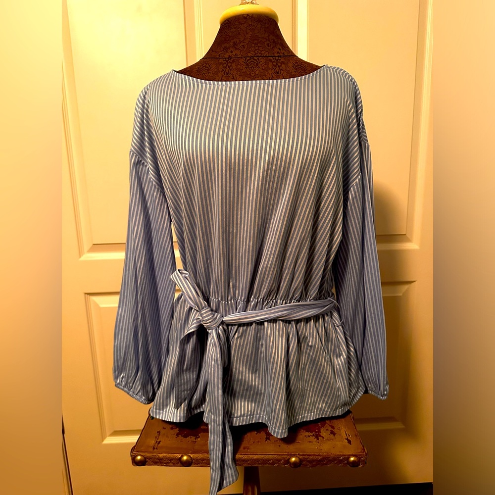 Ladies Ann Taylor Size Medium Striped Shirt